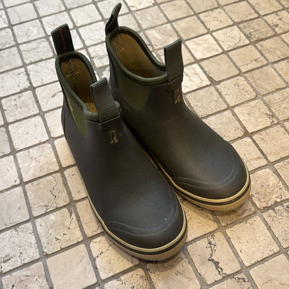 Dive bomb trudge boot